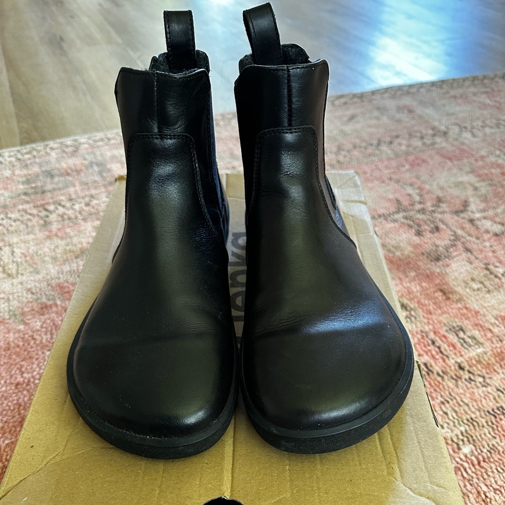 Be Lenka Entice Neo Black Chelsea Boots NIB Women's EU 38 / US 6.5